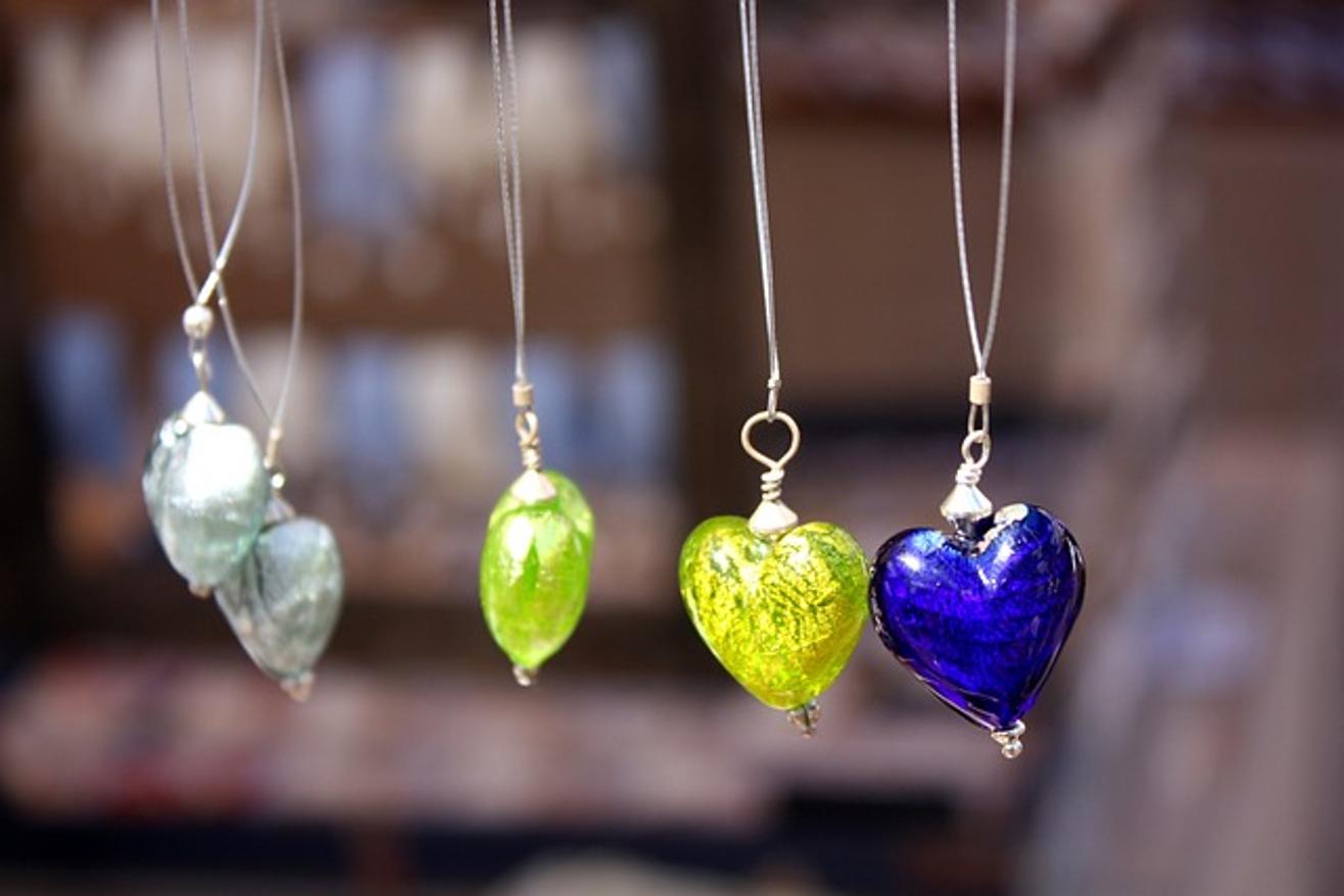 Verkaufen Piercing-Shops Schmuck? Ein umfassender Leitfaden